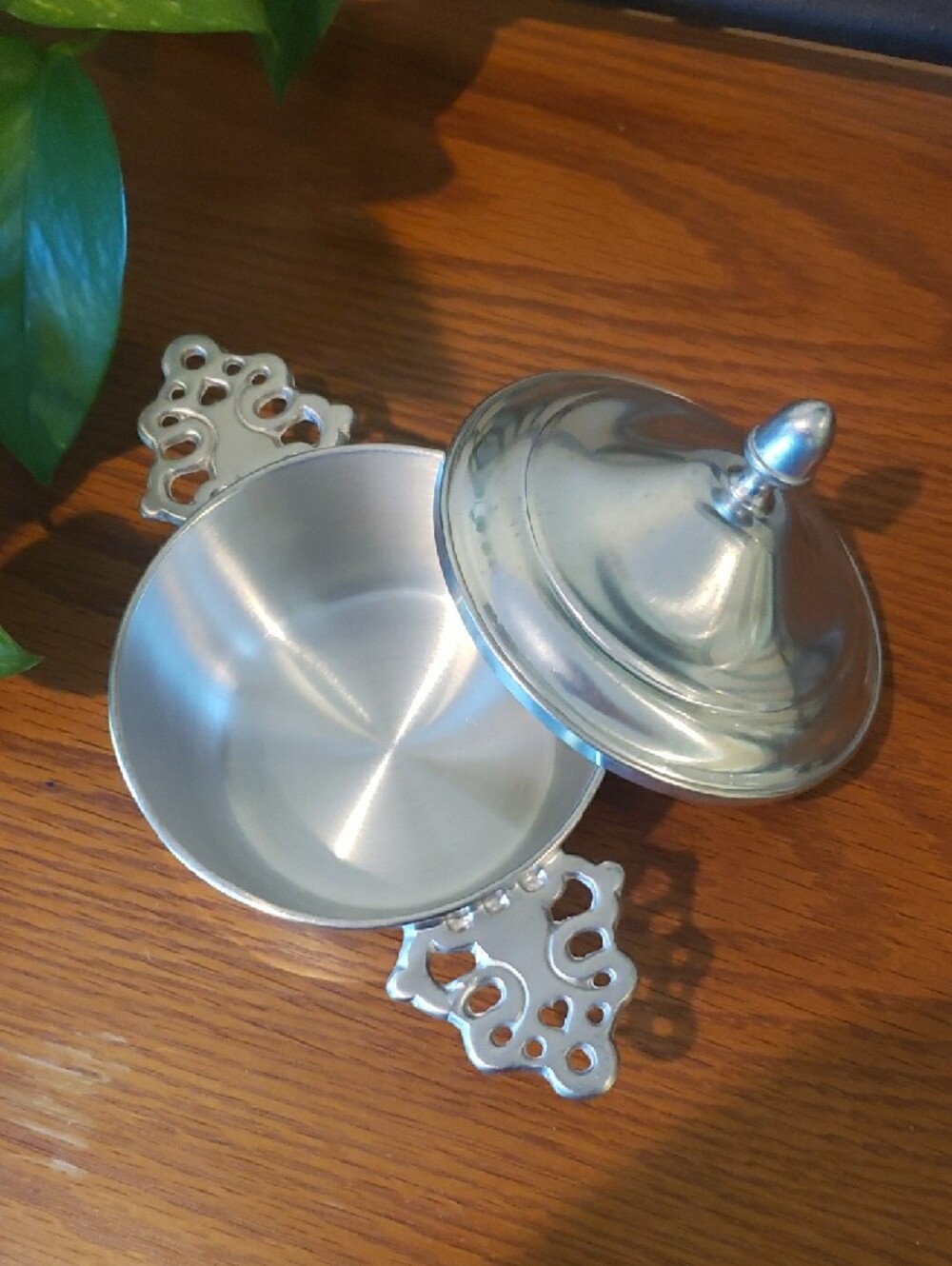 Vtg Woodbury Pewterers Lidded Sugar Bowl With Ornate Handles